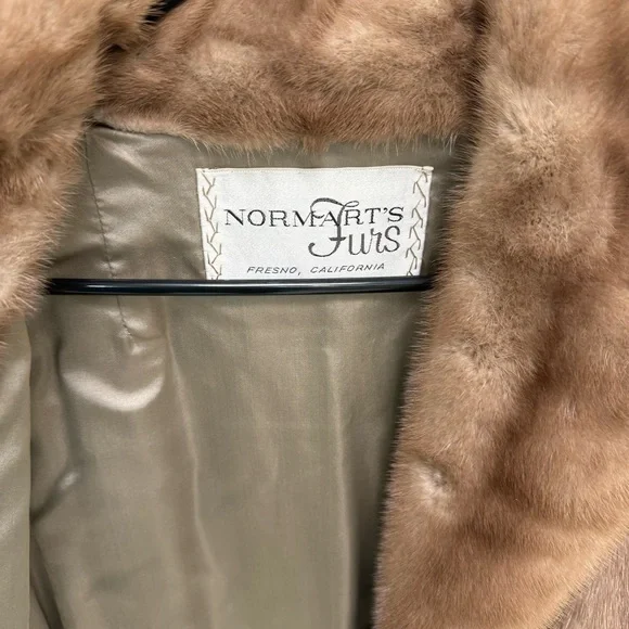 Mink Fur Coat, by Normart’s of Fresno, Calif - Picture 4 of 13